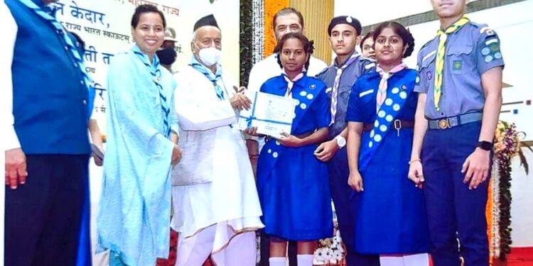 राधिका शिंदेला राज्यपालांच्या हस्ते स्काऊट गाईड राज्य पुरस्कार प्रदान