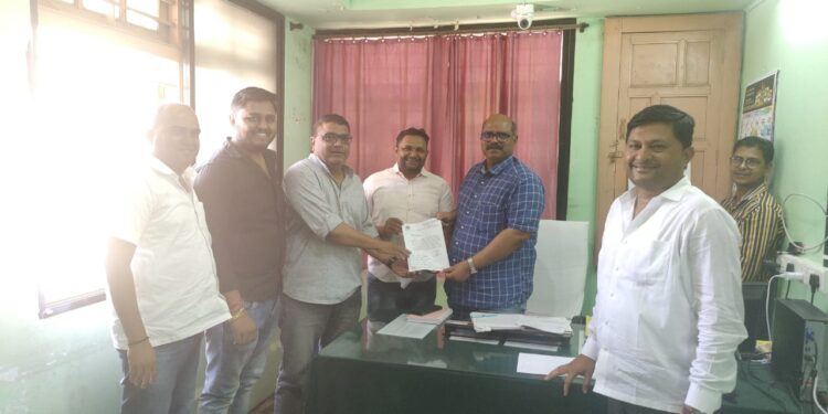 नंदुरबार शहरात राजकीय हस्तक्षेप थांबवून प्रस्तावित विकासाकामे पावसाळ्यापूर्वी पूर्ण करा, भाजपा नगरसेवकांचे पालिका मुख्याधिकाऱ्याना निवेदन