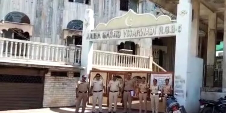 नवापूर व विसरवाडी येथे मंदिर, मज्जिद परिसरात पोलिस दलातर्फे चौख बंदोबस्त
