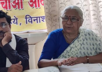 नर्मदेच्या पाण्यावरील आदिवासींचा हक्क डावलून उद्योगांना पाणी देण्यासाठी नर्मदा तापी वळण योजना : मेधा पाटकर यांचा आरोप