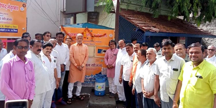 नगरपालिके मार्फत अल्पदरात शुद्ध पेयजल योजनेच्या माजी आ. चंद्रकांत रघुवंशी यांच्या हस्ते शुभारंभ