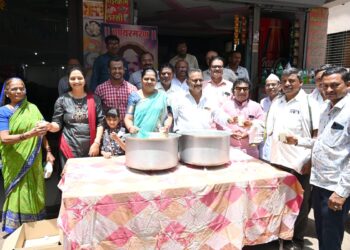 दगडूशेठ जाधव यांचा ४२ व्या पुण्यतिथीनिमित्त जाधव परिवारातर्फे ३०१ लिटर ताकचे वाटप