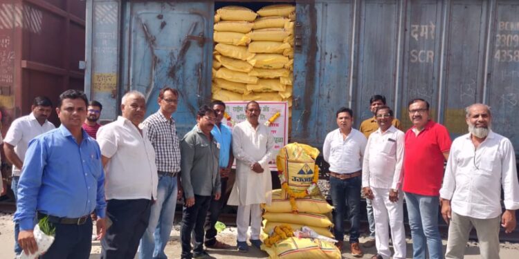 शेतकऱ्यांसाठी आनंदाची बातमी: नंदूरबार येथे रॅक पॉईंटचे आ. डॉ. विजयकुमार गावित यांच्या हस्ते उद्घाटन, खा. डॉ.हीना गावित यांच्या प्रयत्नांना आले यश