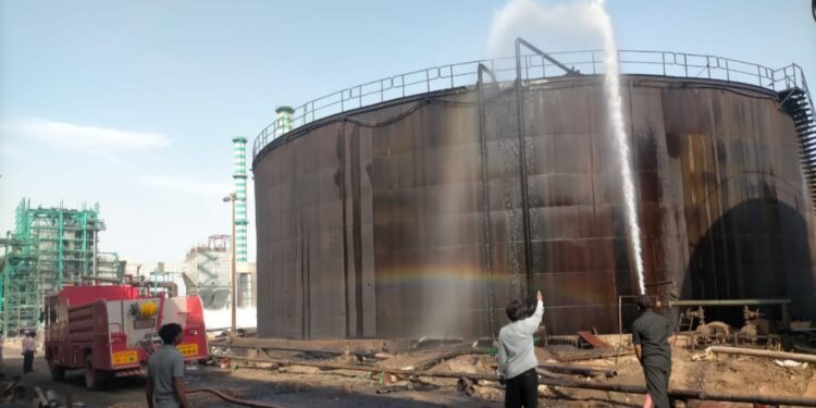 आयान साखर कारखान्याच्या मळीला लागलेल्या आगीत 11 कोटीचे नुकसान