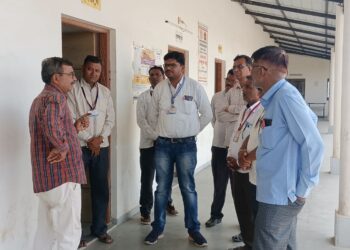 शेजवा येथील माध्यमिक विद्यालयात स्वच्छ विद्यालय पुरस्कार मुल्यांकनासाठी तालुका कमेटीची भेट