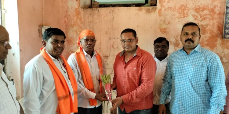 दहिंदुले आदिवासी विकास कार्यकारी सोसायटीच्या चेअरमनपदी एकनाथ भील, १२ पैकी १० जागेवर शिवसेनेचे उमेदवारांची बिनविरोध निवड