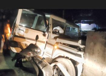 नवापूर येथे भीषण अपघात दोन जण गंभीर जखमी