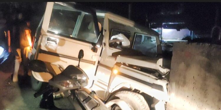 नवापूर येथे भीषण अपघात दोन जण गंभीर जखमी