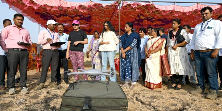 नंदुरबार जिल्ह्यात ड्रोनद्वारे गावठाणांची मोजणी, जिल्हाधिकारी मनिषा खत्री यांच्या हस्ते उदघाटन