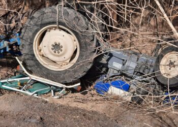 शेती नांगरणी करीत असताना ट्रॅक्टर पलटी झाल्याने चालकाचा दबून मृत्यू