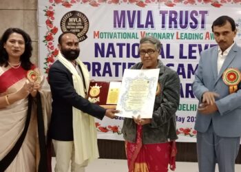 क्रीडा शिक्षक करणसिंग  चव्हाण यांचा राष्ट्रीय क्रीडारत्न पुरस्कार देऊन दिल्ली येथे सन्मान