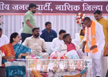 केंद्रीय आदिवासी विकास मंत्र्यांची भाजपा तालुकाध्यक्ष भरत गावित यांनी घेतली भेट