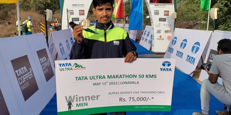सातपुड्यातील भगतसिंग वळवी याने टाटा अल्ट्रा मॅरेथॉनमध्ये ५० किलोमीटर गटात मिळविला प्रथम क्रमांक