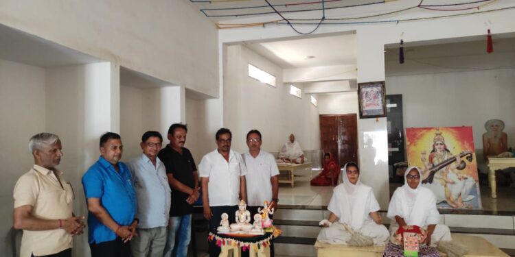 अक्कलकुवा येथील जैन आराधना भवनात त्रिदिवसीय संस्कार शिबीराची सूरुवात