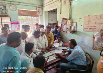 पिके करपल्यास विद्युत वितरणचे अधिकारी जबाबदार : शेतकऱ्यांचे निवेदन