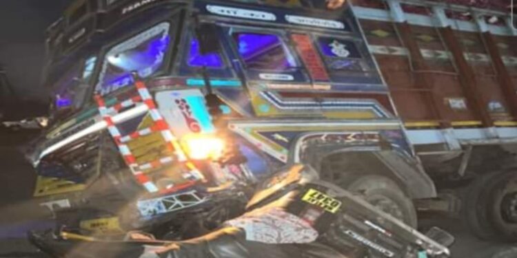 पुरमेपाडा शिवारात भीषण अपघातात, तीन ठार, 9 जण जखमी