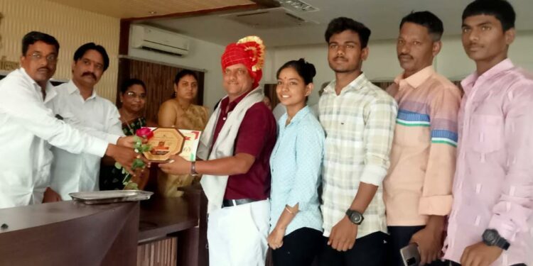 उमाजी गठरी यांना राज्यस्तरीय समाजभूषण पुरस्कार