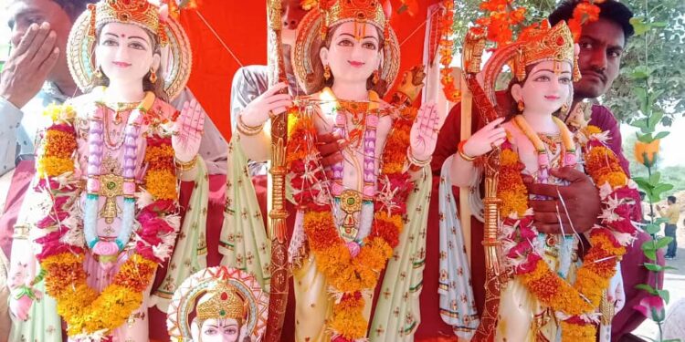 वैजाली येथे श्रीराम मंदिरात मूर्ती प्राणप्रतिष्ठा निमित्त मूर्तींची गावातून काढण्यात आली मिरवणूक
