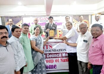 नाशिक येथे फेडरेशनकडुन शहादा जायन्ट्स  ग्रुप व सहेलीग्रुपचा सन्मानचिन्ह देऊन सत्कार