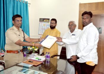 श्री. स्वामी समर्थ गुरुपीठात ५० कोटीचा अपहाराचे  बेकायदेशीर वक्तव्ये करून बदनामी करणाऱ्यावर कायदेशीर कारवाई करा ,स्वामी सेवेकरींची मागणी