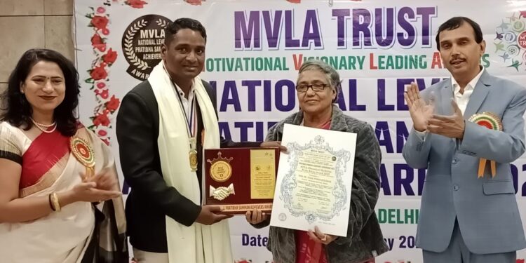 समशेरपूर येथील शिक्षकाचा दिल्ली येथे झाला सन्मान