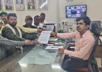 माहिती अधिकार कार्यकर्ते अनिल ओचावार यांच्या मारेकऱ्यांना कठोर शिक्षा द्या