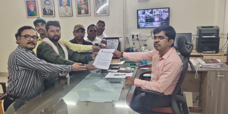 माहिती अधिकार कार्यकर्ते अनिल ओचावार यांच्या मारेकऱ्यांना कठोर शिक्षा द्या