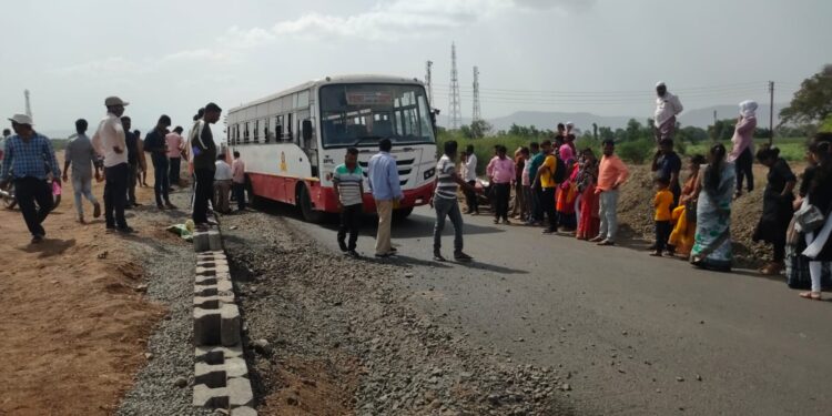 नंदूरबार डहाणू बसचा अपघात सुदैवाने जीवितहानी टळली