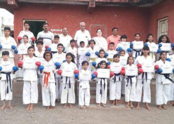 उन्हाळी कराटे प्रशिक्षण शिबिरात प्रमाणपत्र वितरण