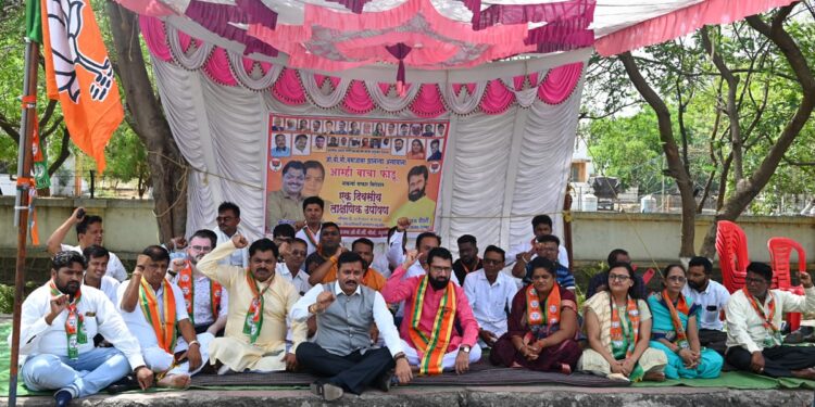 राज्य सरकारने मध्य प्रदेश मॉडेलचे अनुकरण करावे, राजकीय आरक्षण गेल्याच्या निषेधार्थ भाजपा ओबीसी मोर्चातर्फे आंदोलन