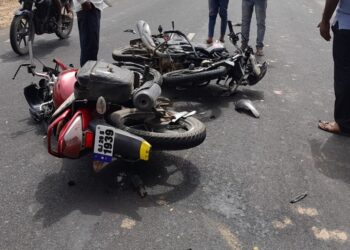 भादवड जवळ दोन दुचाकीची धडक, पोलिसासह दोन जण गंभीर जखमी