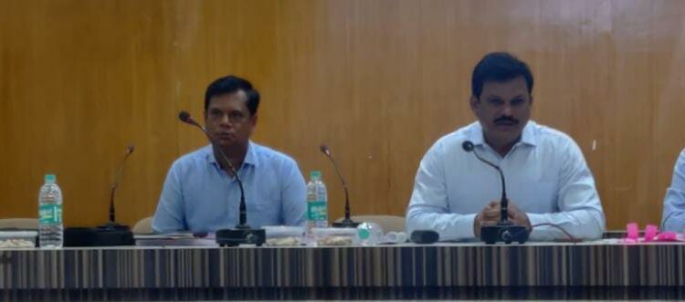 थकबाकीदारांचा वीजपुरवठा खंडित करण्याचे निर्देश