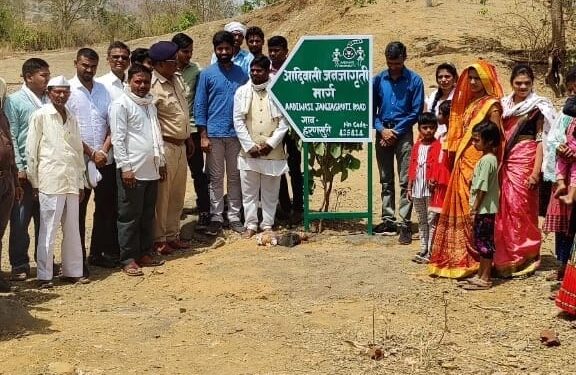 अरे व्वा : गाव विकासात दिलेल्या योगदानाचा सन्मान म्हणून चक्क गावातील रस्त्याला दिले संस्थेचे नाव , ग्रामसभेत घेतला निर्णय