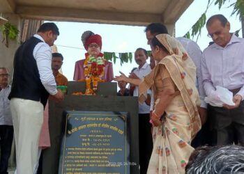 माजी आमदार डाॅ. नरेंद्र पाडवी यांच्या पूर्णाकृती पुतळ्याचे अनावरण