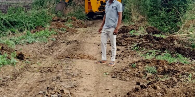आ. राजेश पाडवी यांच्या स्थानिक  विकास निधीतून जाम येथे शेत शिवार रस्ता तयार