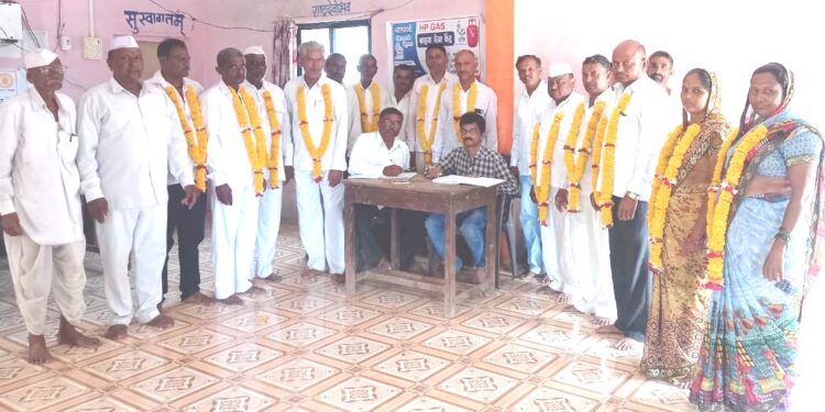 काकर्दे विकासोवर भाजपा पुरस्कृत विकास पॅनलचे सर्वच उमेदवार बिनविरोध