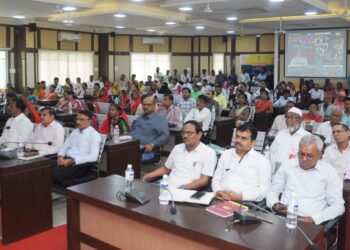 प्रधानमंत्र्यासह मुख्यमंत्र्यांनी साधला लाभार्थ्यांशी संवाद, नंदुरबार जिल्हाधिकारी कार्यालयात कार्यक्रमाचे आयोजन