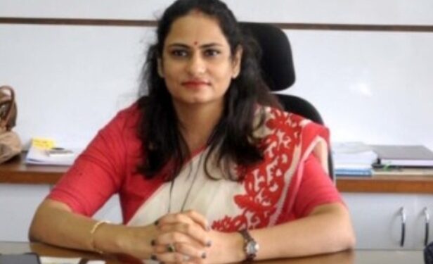 पावसाळ्यापूर्वीच आवश्यक धान्य व औषधांचा साठा करून ठेवावा, जिल्हाधिकारी मनीषा खत्री यांच्या मान्सून पूर्व आढावा बैठकीत सूचना