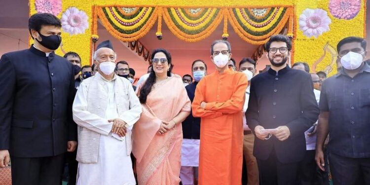 महाराष्ट्र दिनी राज्यपाल ठाकरे सरकारवर खुश