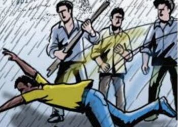 हॉकी स्टीकने दोघांना मारहाण करीत युवकांनी 6 लाख केले लंपास