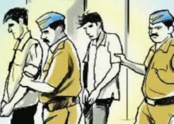 किराणा दुकान फोडणाऱ्या तिघा संशयितांविरुद्ध गुन्हा दाखल