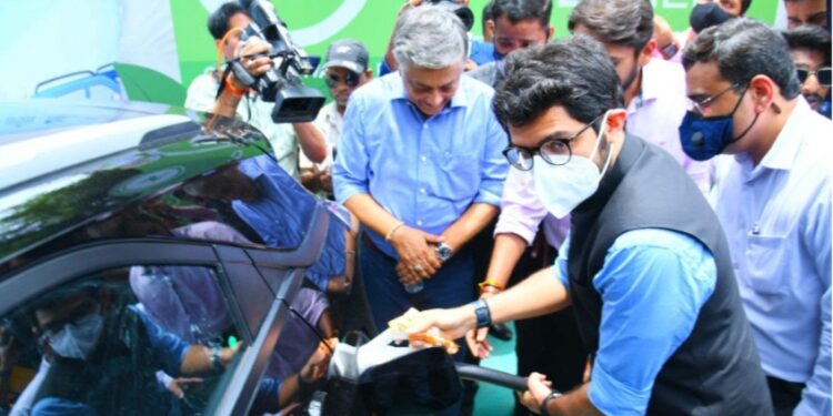 अन्न कचऱ्यापासून निर्मित वीजेवर इलेक्ट्रिक व्हेईकल चार्ज करण्याचा देशातील पहिला मान मुंबईला