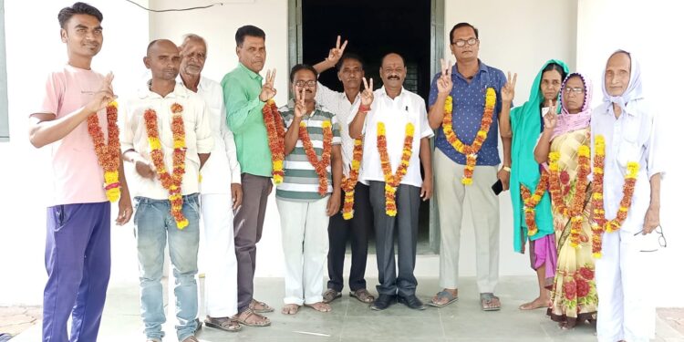 नटावद आदिवासी वि.का.सोसायटीच्या चेअरमनपदी प्रकाश गावीत तर व्हा.चेअरमनपदी रणजीत नाईक