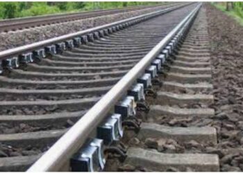 रूळ ओलांडतांना रेल्वेच्या धडकेत २३ वर्षीय युवकाचा जागीच मृत्यू