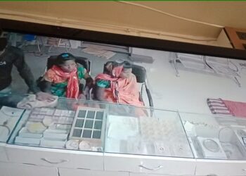 प्रकाशा येथे सराफाच्या दुकानातून ७ लाखांचे दागिने लंपास, दोन महिला सीसीटीव्ही मध्ये कैद