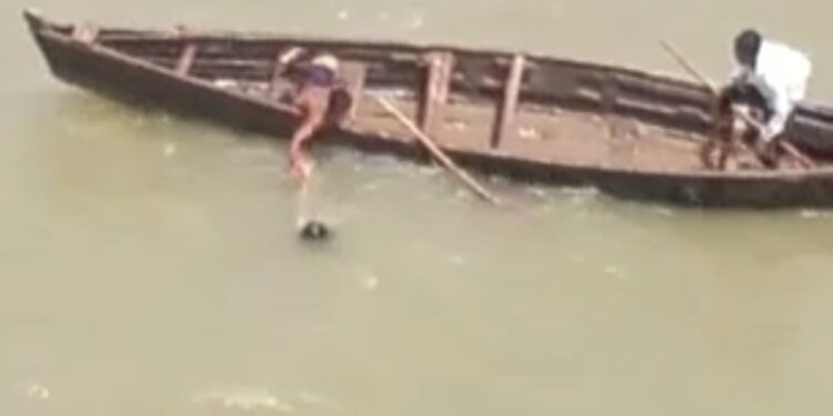 अरे बापरे : महाविद्यालयीन तरूणीची तापी नदीत उडी घेऊन आत्महत्येचा प्रयत्न