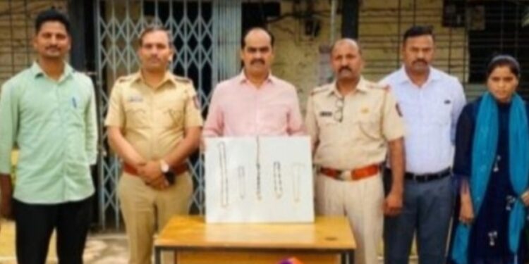 प्रकाशा येथे सराफाच्या दुकानातून सात दागिने चोरणाऱ्या महिलेला लासलगाव येथून अटक