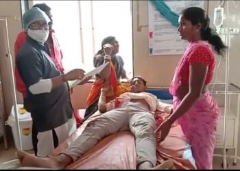 उधना पाळधी मेमो रेल्वेत दोन युवकांवर चाकूने हल्ला, परिसरात पडला रक्ताचा सडा