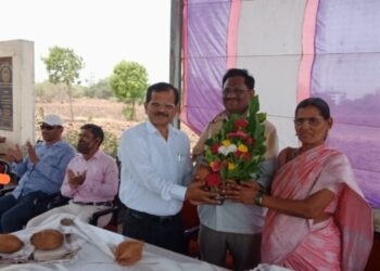 कृषी सहाय्यक लोटन मराठे यांचा सेवानिवृत्तीनिमित्त सत्कार