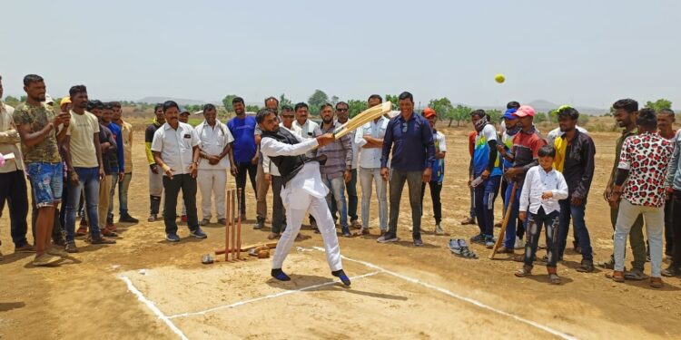 भिलिस्थान लायन सेनाच्यातर्फे वासखेडीत ग्रामिण क्रिकेट स्पर्धेचे उद्घाटन